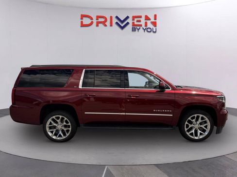Used 2020 Chevrolet Suburban LT RWD image 3