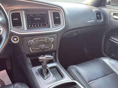 Used 2019 Dodge Charger SXT w/ Leather Interior Group RWD image 15