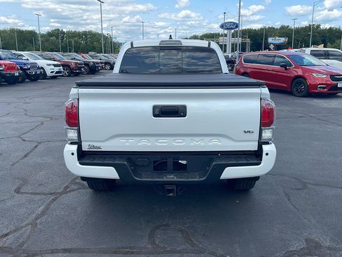 Used 2023 Toyota Tacoma TRD Sport w/ TRD Premium Sport Package AWD/4WD image 4
