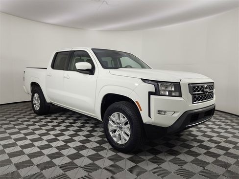 Used 2024 Nissan Frontier SV w/ SV Convenience Package image 6