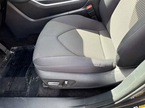 Used 2025 Toyota Highlander LE image 15