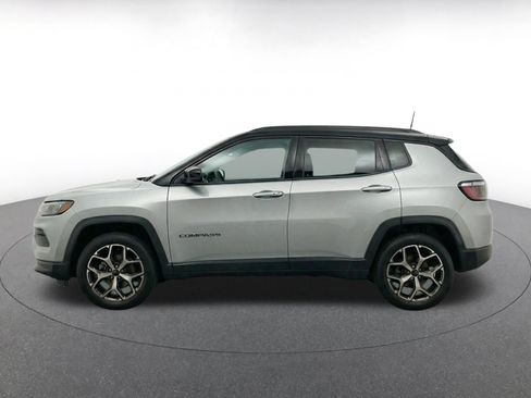 Used 2025 Jeep Compass Limited AWD/4WD image 4