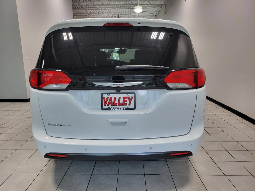 New 2027 Chrysler Pacifica Select AWD/4WD image 7