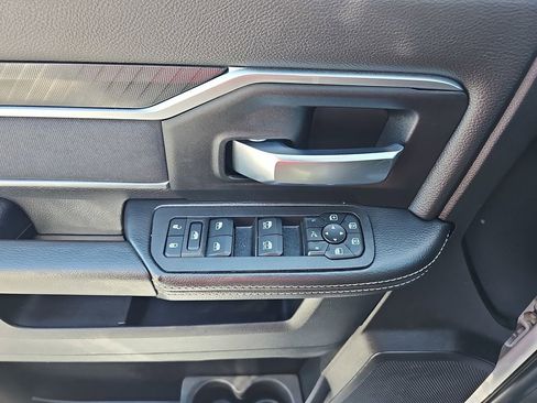 Used 2025 RAM 2500 Big Horn AWD/4WD image 33