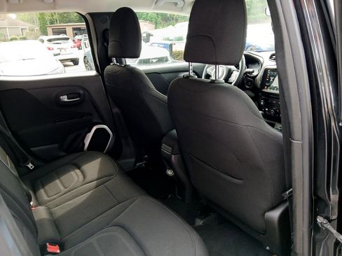 Used 2018 Jeep Renegade Latitude w/ UConnect 8.4 Nav Group image 14