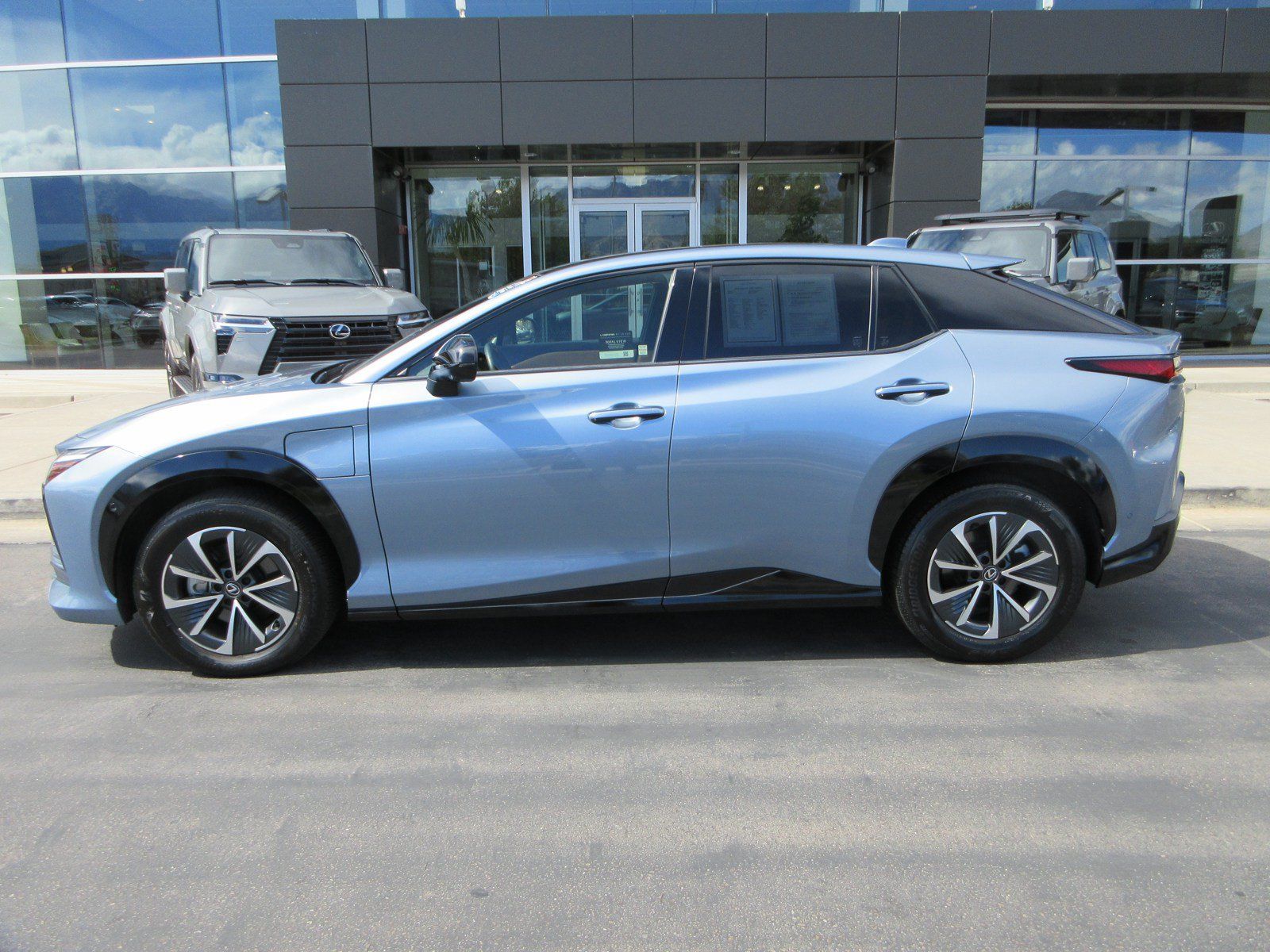 Used 2023 Lexus RZ 450e Premium w/ Technology Package AWD/4WD image 3