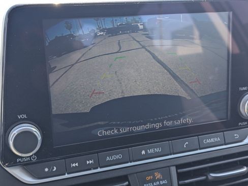 Used 2024 Nissan Altima 2.5 SV FWD image 11