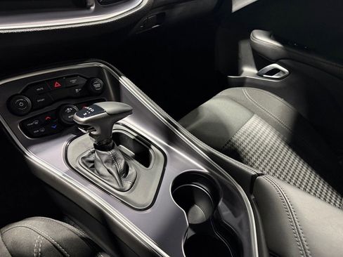 Used 2019 Dodge Challenger SXT image 29