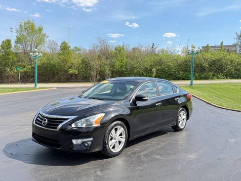 Used 2013 Nissan Altima 2.5 SL w/ Technology Pkg FWD image 2