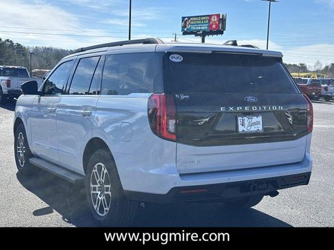 New 2026 Ford Expedition Active image 5