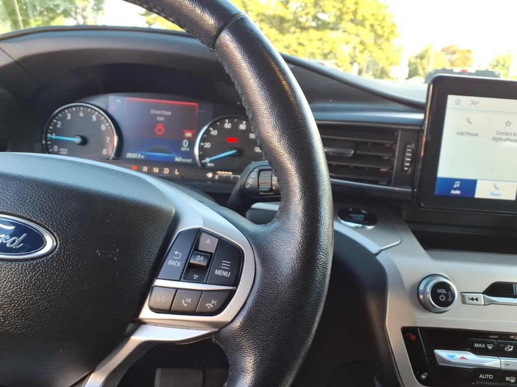 Used 2022 Ford Explorer XLT w/ Equipment Group 202A AWD/4WD image 29