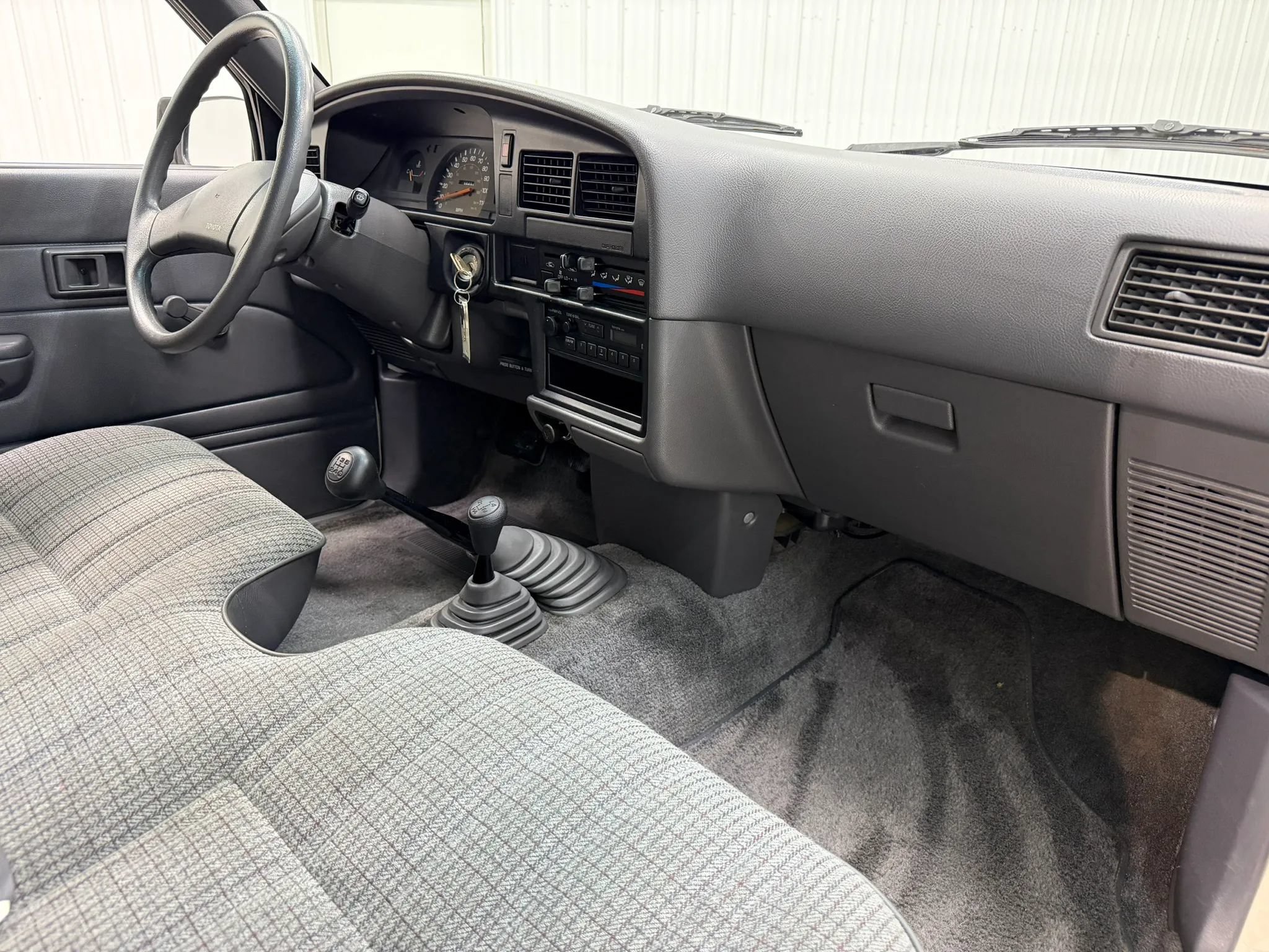 Used 1990 Toyota Pickup Deluxe AWD/4WD image 13