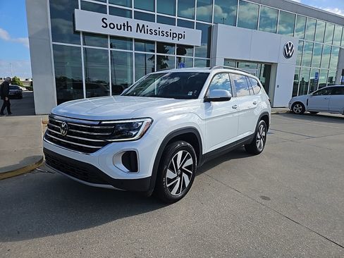 Used 2025 Volkswagen Atlas SE image 1