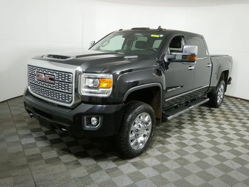Used 2019 GMC Sierra 2500 Denali w/ Duramax Plus Package image 7