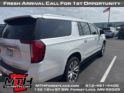Used 2021 GMC Yukon XL Denali w/ Denali Premium Package AWD/4WD image 4