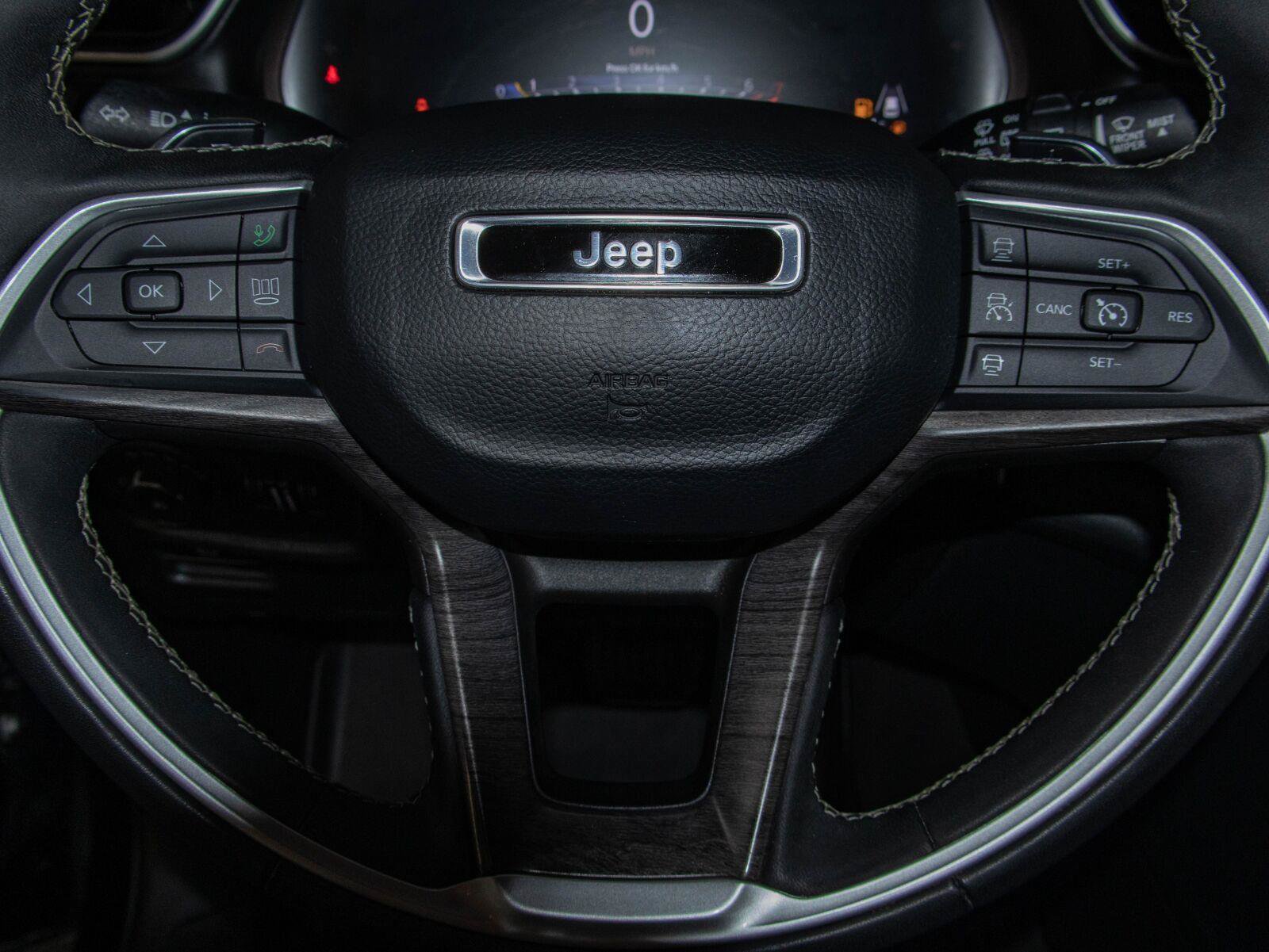 Used 2024 Jeep Grand Cherokee L Limited w/ Black Appearance Package RWD image 12