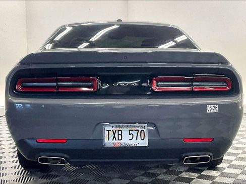Used 2019 Dodge Challenger SXT image 3