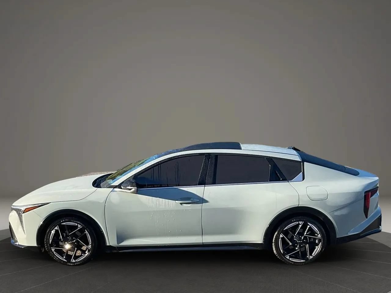 Used 2025 Kia K4 GT-Line w/ GT-Line Sunroof Package FWD image 2