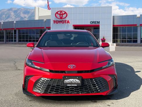 Used 2025 Toyota Camry SE image 2