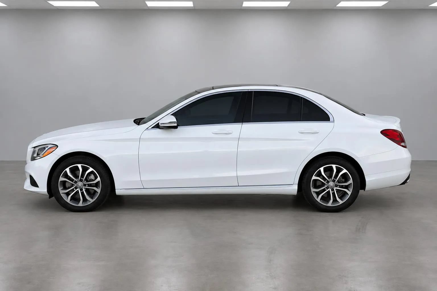 Used 2016 Mercedes-Benz C 300 4MATIC Sedan image 3
