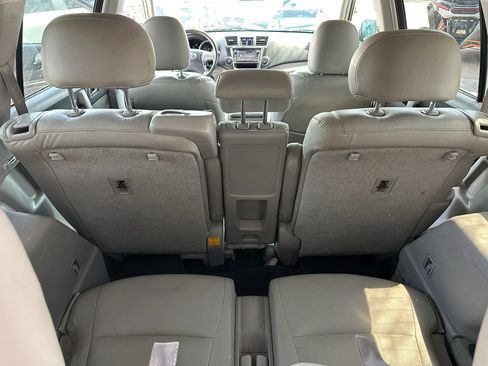 Used 2013 Toyota Highlander FWD image 12