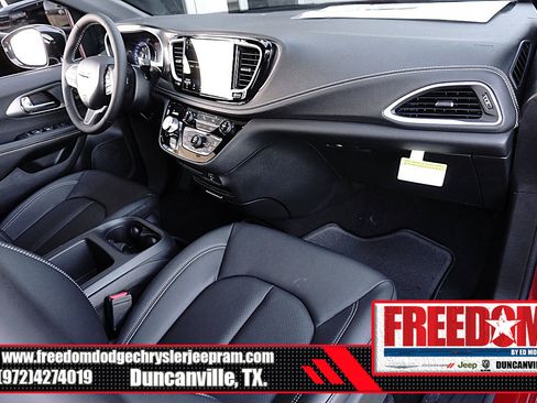 New 2026 Chrysler Pacifica Select image 12