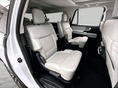 Certified 2025 Ford Expedition Max Platinum w/ Driver's Package AWD/4WD image 27