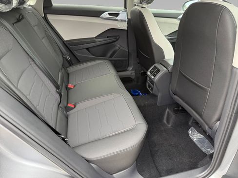 New 2025 Volkswagen Taos SE image 13