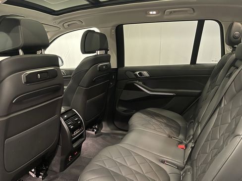 Used 2025 BMW X7 xDrive40i w/ Premium Package image 23