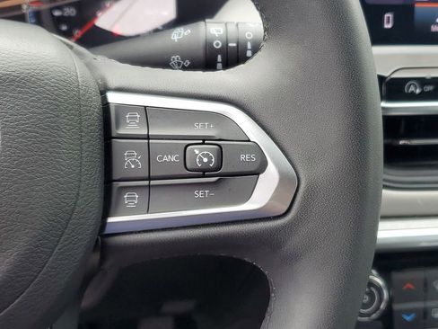 Used 2025 Jeep Compass Limited AWD/4WD image 14