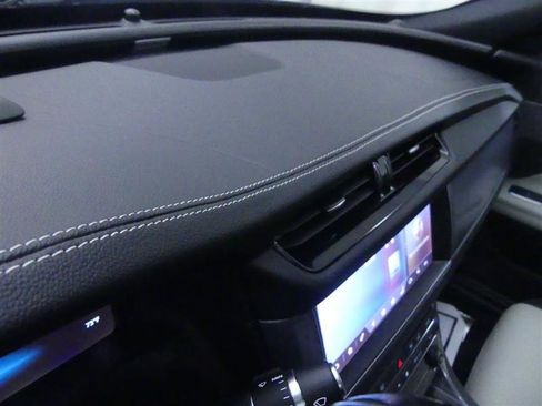 Used 2017 Jaguar XF R-Sport image 21