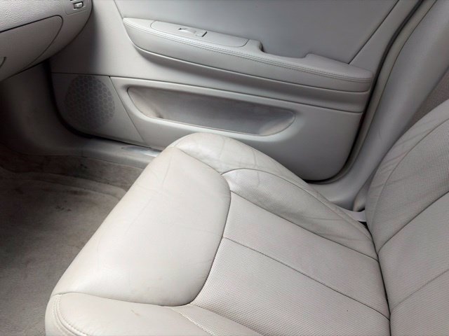 Used 2010 Cadillac DTS Luxury FWD image 2