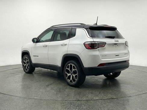 Used 2025 Jeep Compass Limited image 6