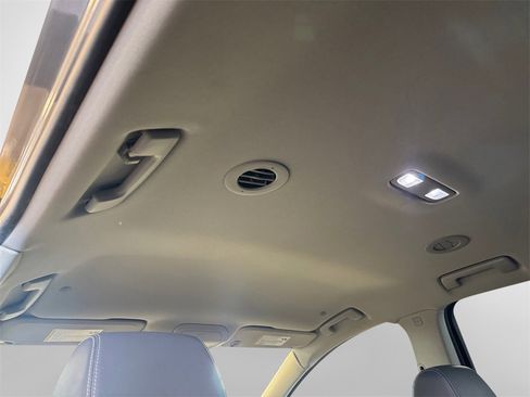 Used 2018 Buick Enclave Essence image 23