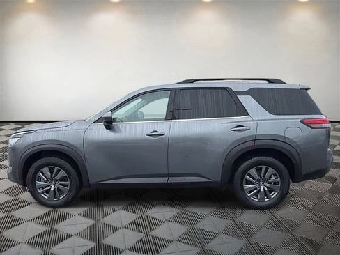 Used 2024 Nissan Pathfinder SV FWD image 8