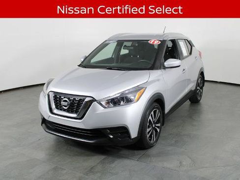 Certified 2019 Nissan Kicks SV FWD image 2