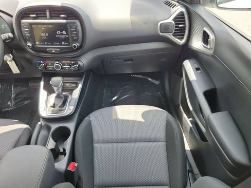 Used 2025 Kia Soul LX FWD image 14