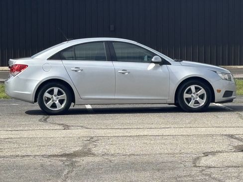 Used 2013 Chevrolet Cruze LT image 2