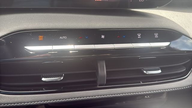 Used 2025 Buick Enclave Preferred FWD image 21