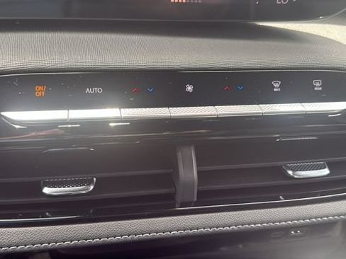 Used 2025 Buick Enclave Preferred FWD image 21