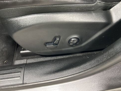 Used 2019 Jeep Cherokee Latitude Plus image 11