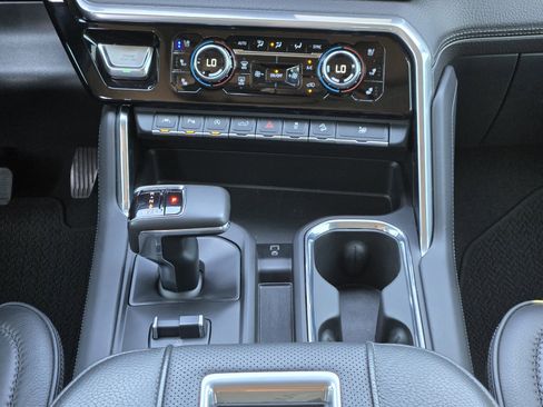 Used 2022 GMC Sierra 1500 Denali w/ Denali Reserve Package image 27