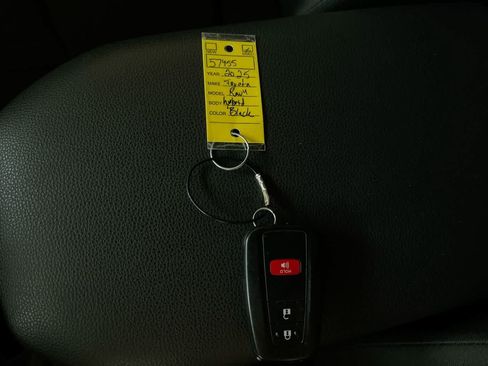 Used 2025 Toyota RAV4 XLE AWD/4WD image 27