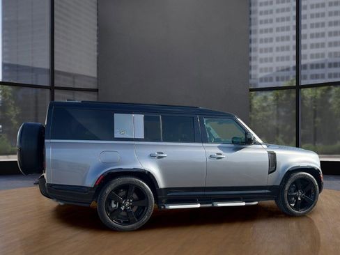 Used 2023 Land Rover Defender 130 X-Dynamic SE image 17