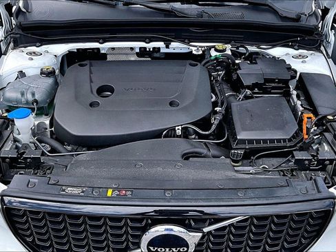 Used 2024 Volvo XC40 B5 Plus AWD/4WD image 33