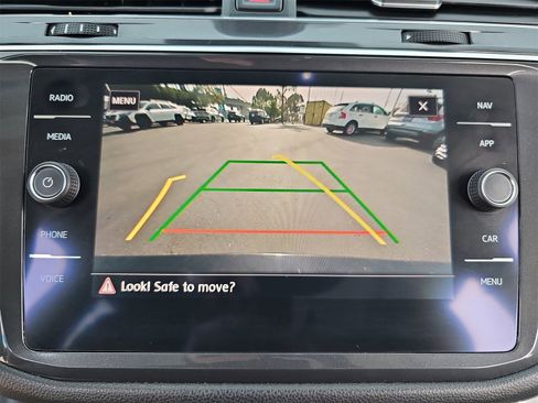 Certified 2020 Volkswagen Tiguan SEL image 26