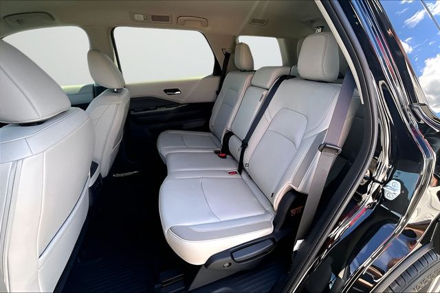 New 2026 Nissan Pathfinder SL FWD image 13