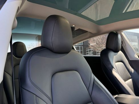 Used 2021 Tesla Model 3 Standard Range Plus image 23