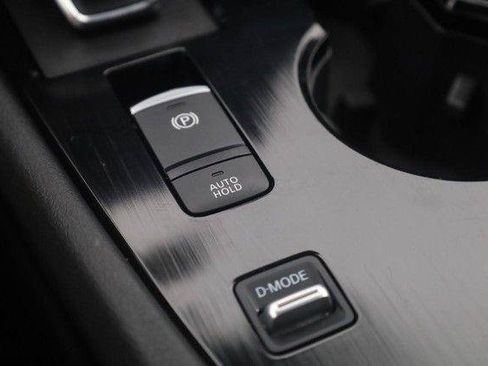 Used 2025 Nissan Rogue SV FWD image 18