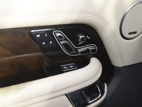 Used 2020 Land Rover Range Rover HSE image 31